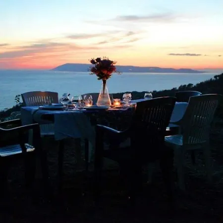 With A View Konukevi 3*
